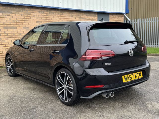 Volkswagen Golf - Image 9