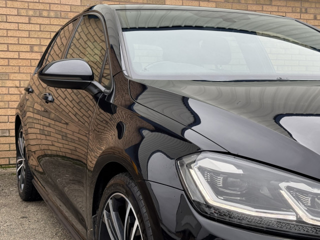 Volkswagen Golf - Image 12
