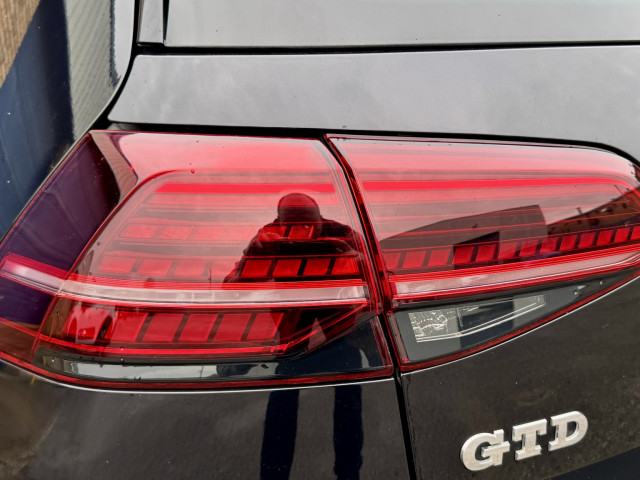 Volkswagen Golf - Image 17