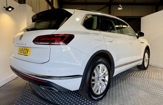 Volkswagen Touareg - Image 7