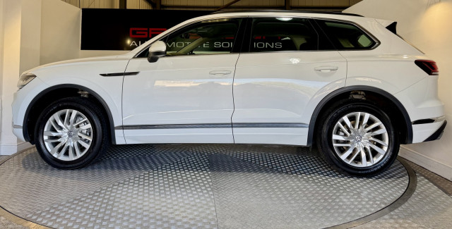 Volkswagen Touareg - Image 10