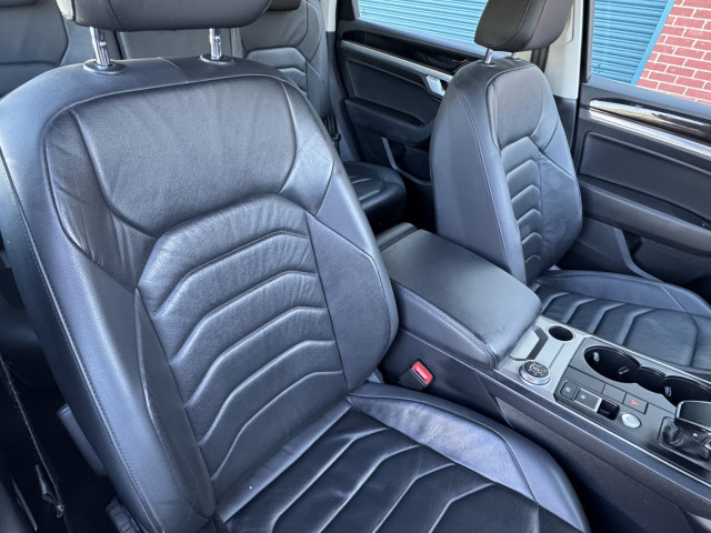 Volkswagen Touareg - Image 12