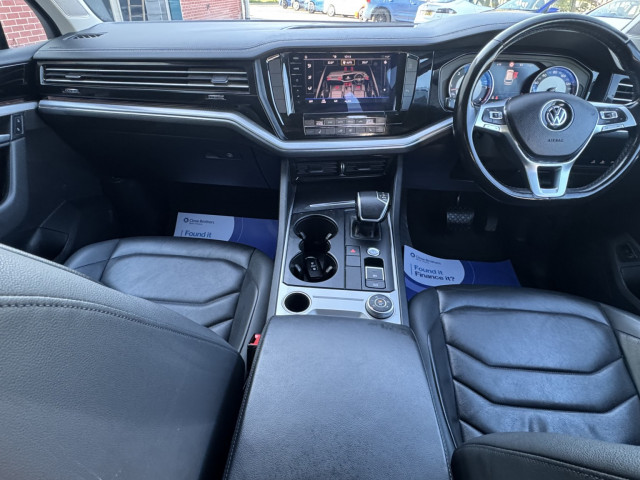 Volkswagen Touareg - Image 13