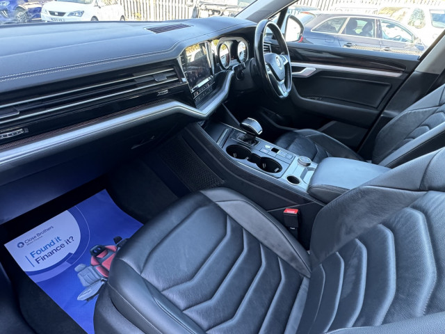Volkswagen Touareg - Image 14