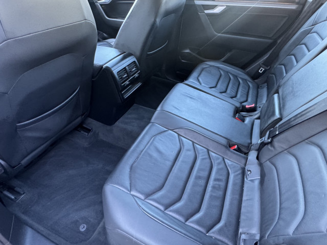 Volkswagen Touareg - Image 16