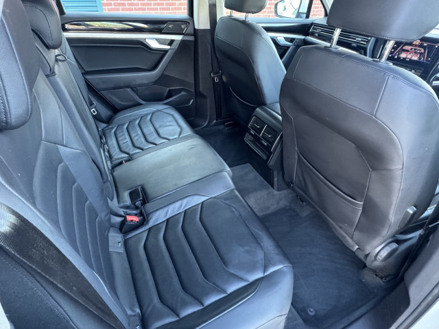 Volkswagen Touareg - Image 17