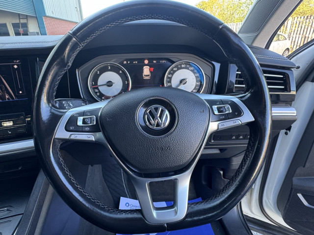 Volkswagen Touareg - Image 18