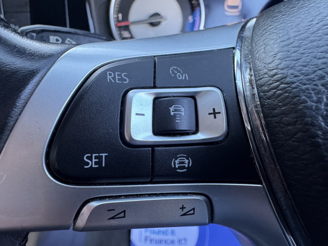 Volkswagen Touareg - Image 19