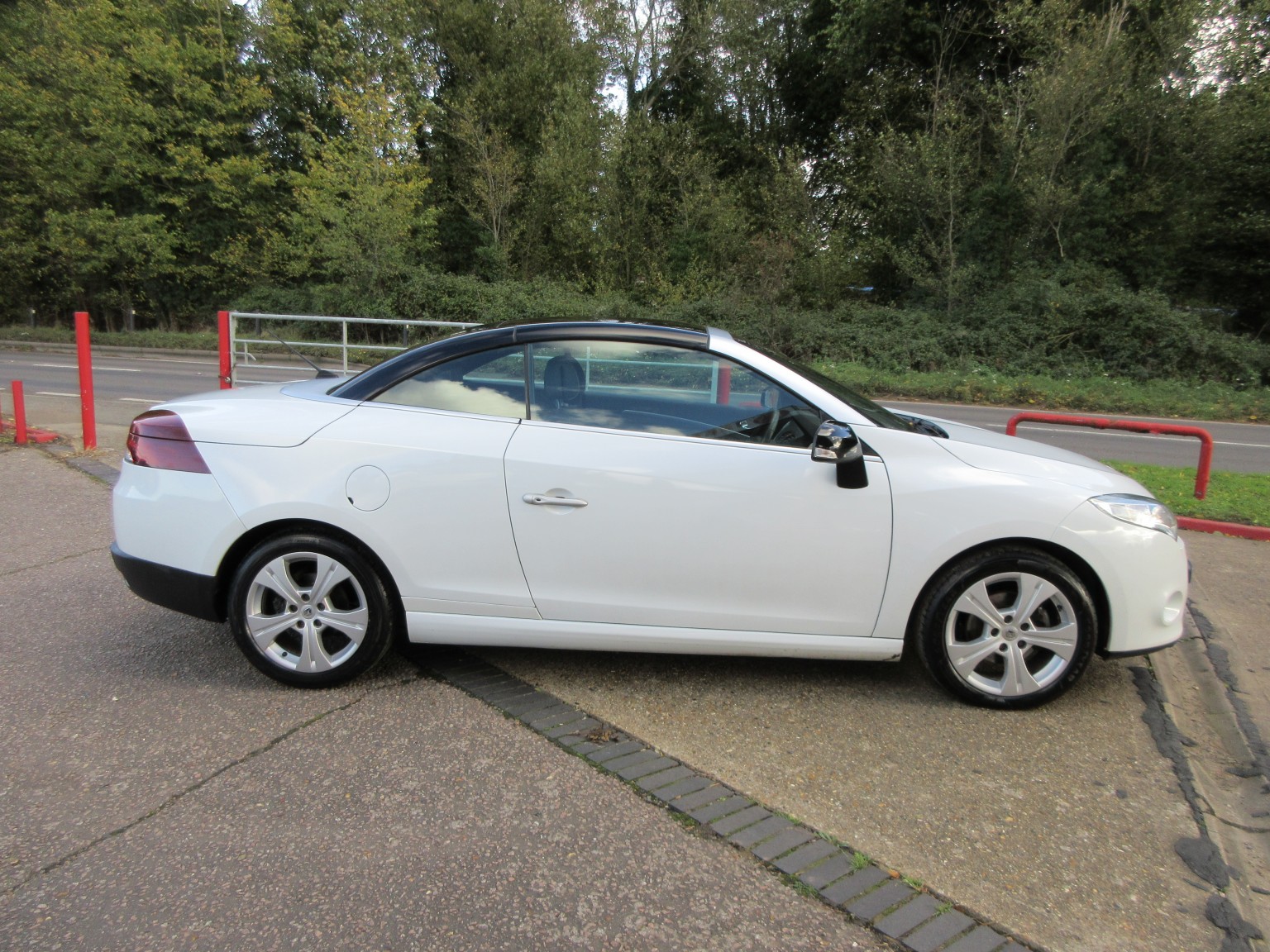 Renault Megane - Image 12