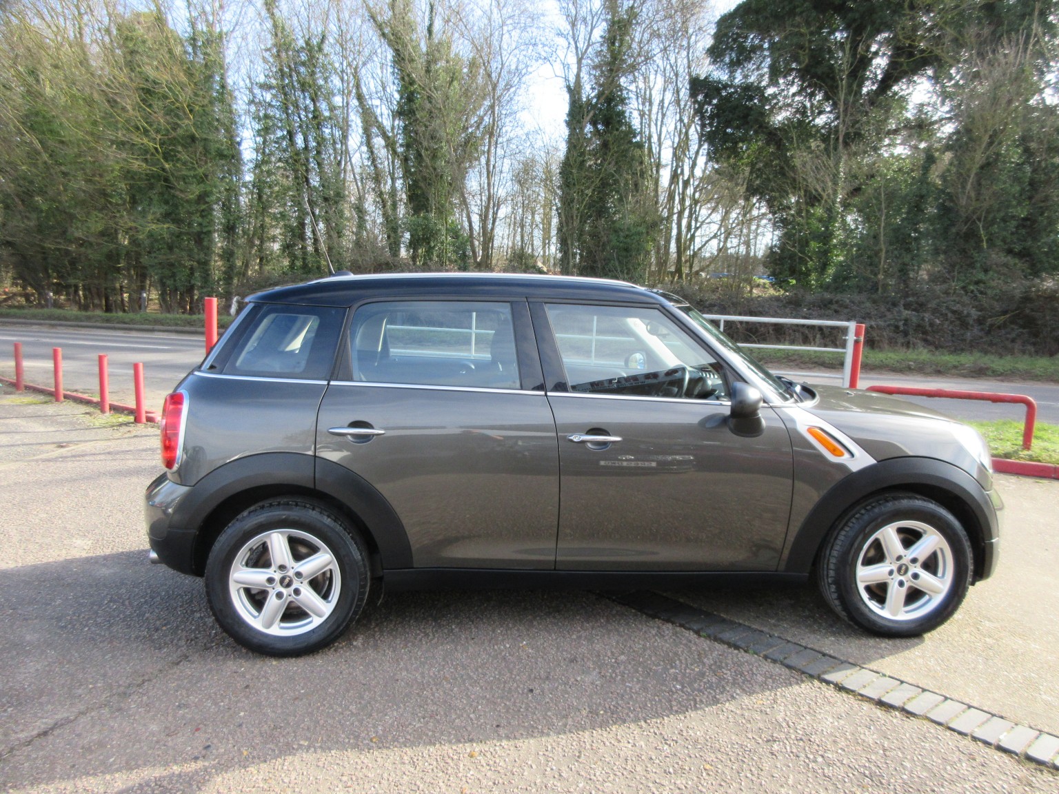 Mini Countryman - Image 11