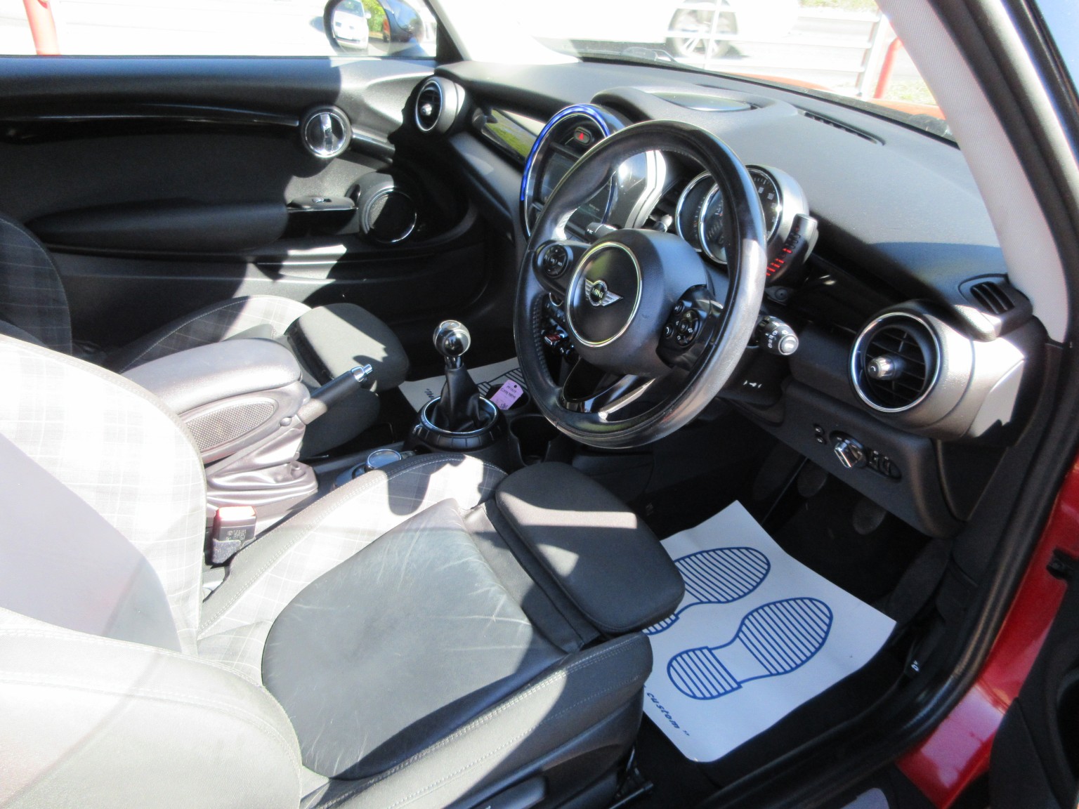 Mini Hatch - Image 14