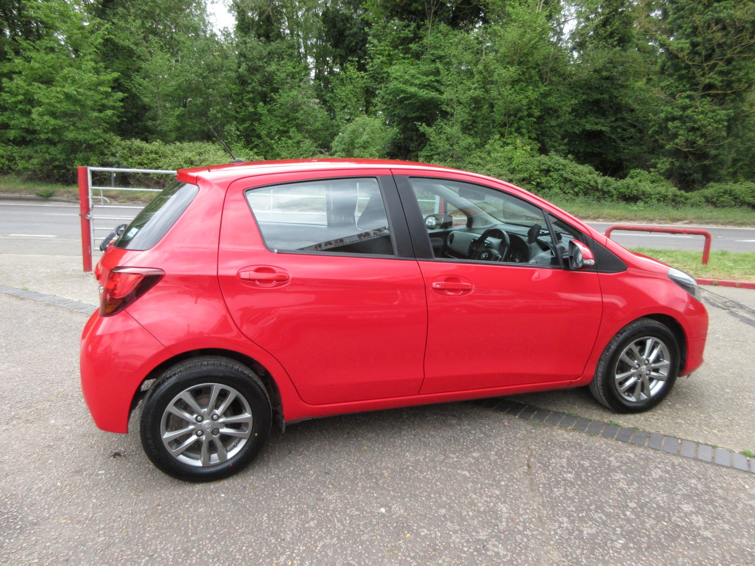 Toyota Yaris - Image 11