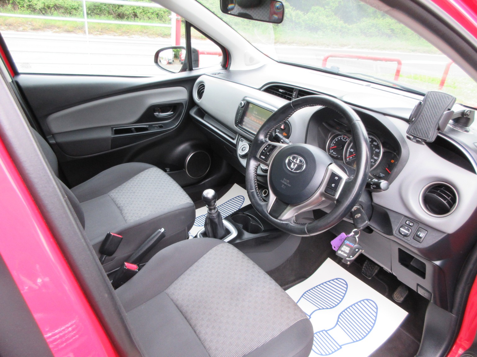 Toyota Yaris - Image 13