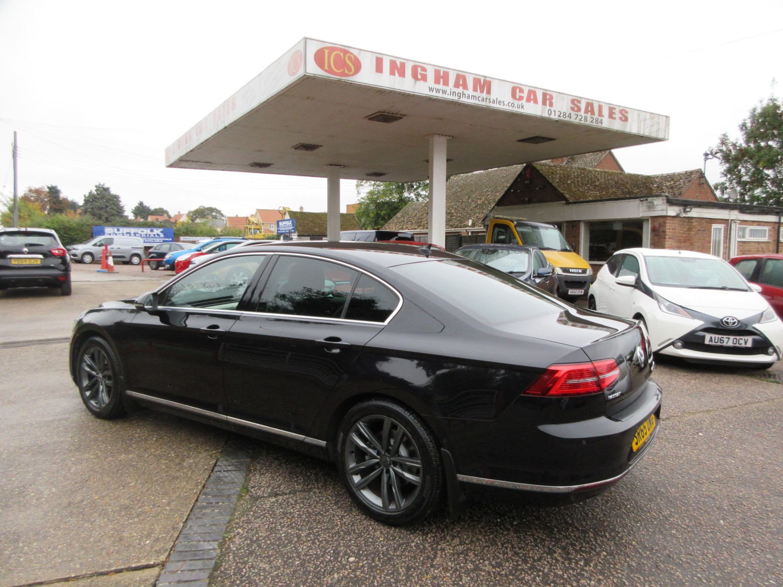 Volkswagen Passat - Image 9