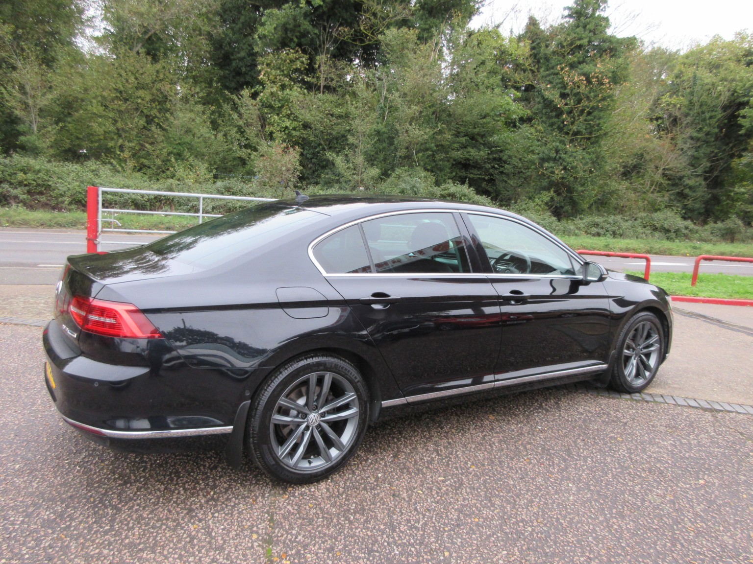 Volkswagen Passat - Image 11