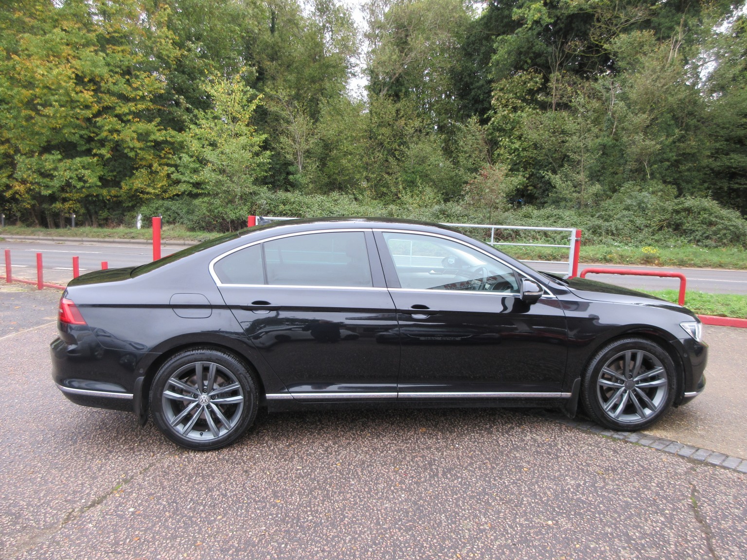 Volkswagen Passat - Image 12