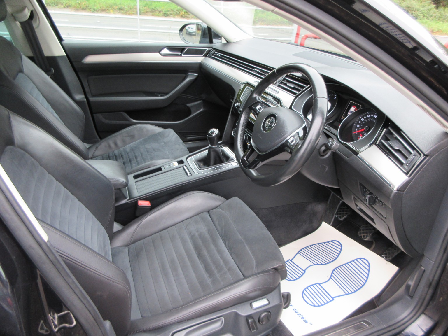Volkswagen Passat - Image 14