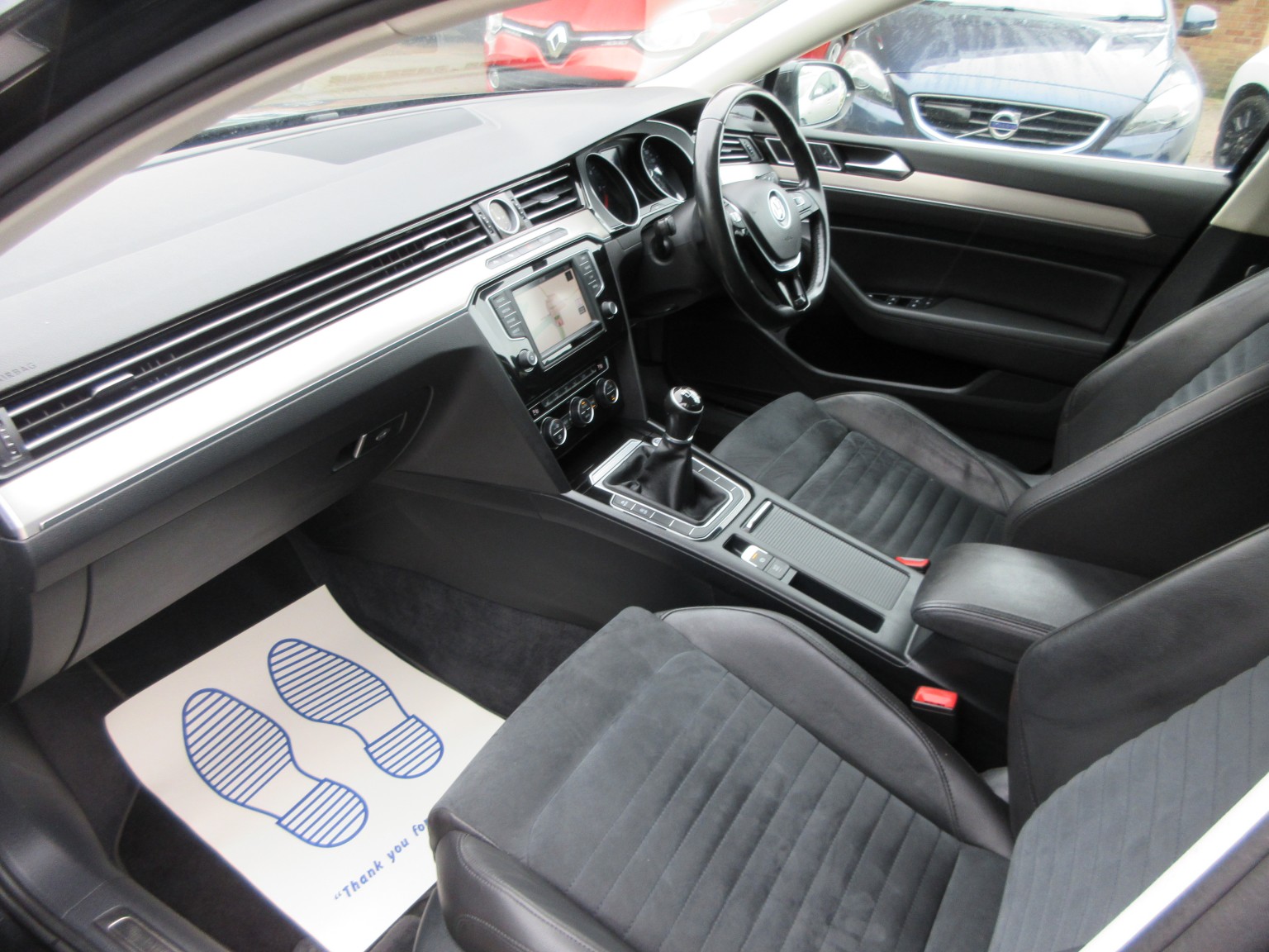 Volkswagen Passat - Image 15