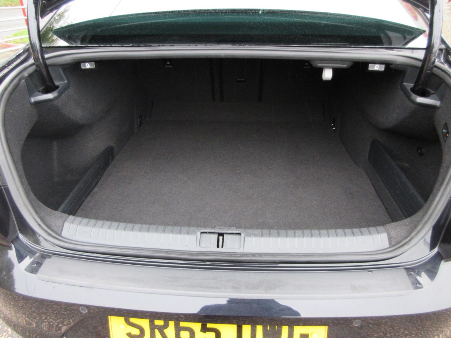 Volkswagen Passat - Image 18