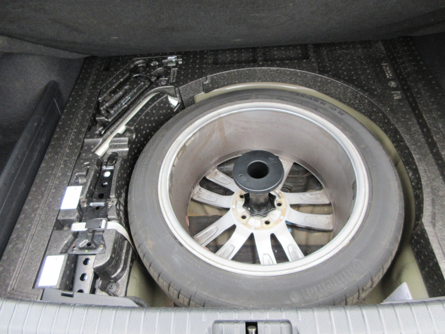 Volkswagen Passat - Image 19