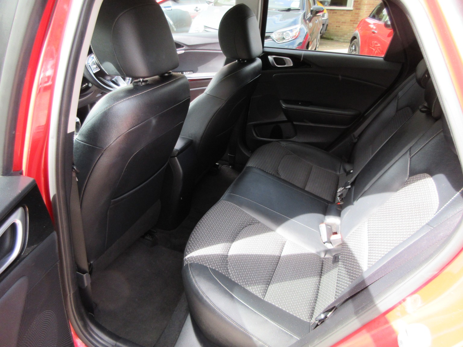 Kia Ceed - Image 14