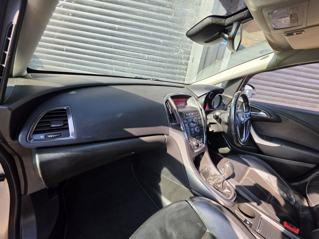 Vauxhall Astra - Image 11