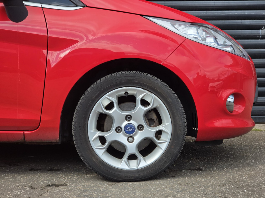 Ford Fiesta - Image 12
