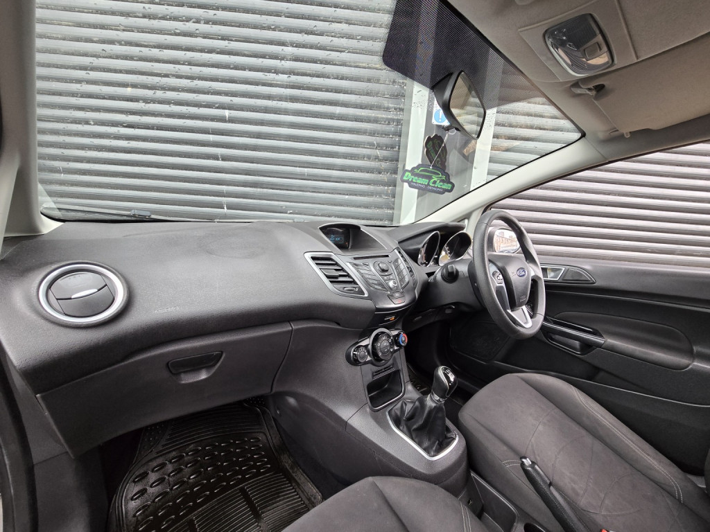 Ford Fiesta - Image 11