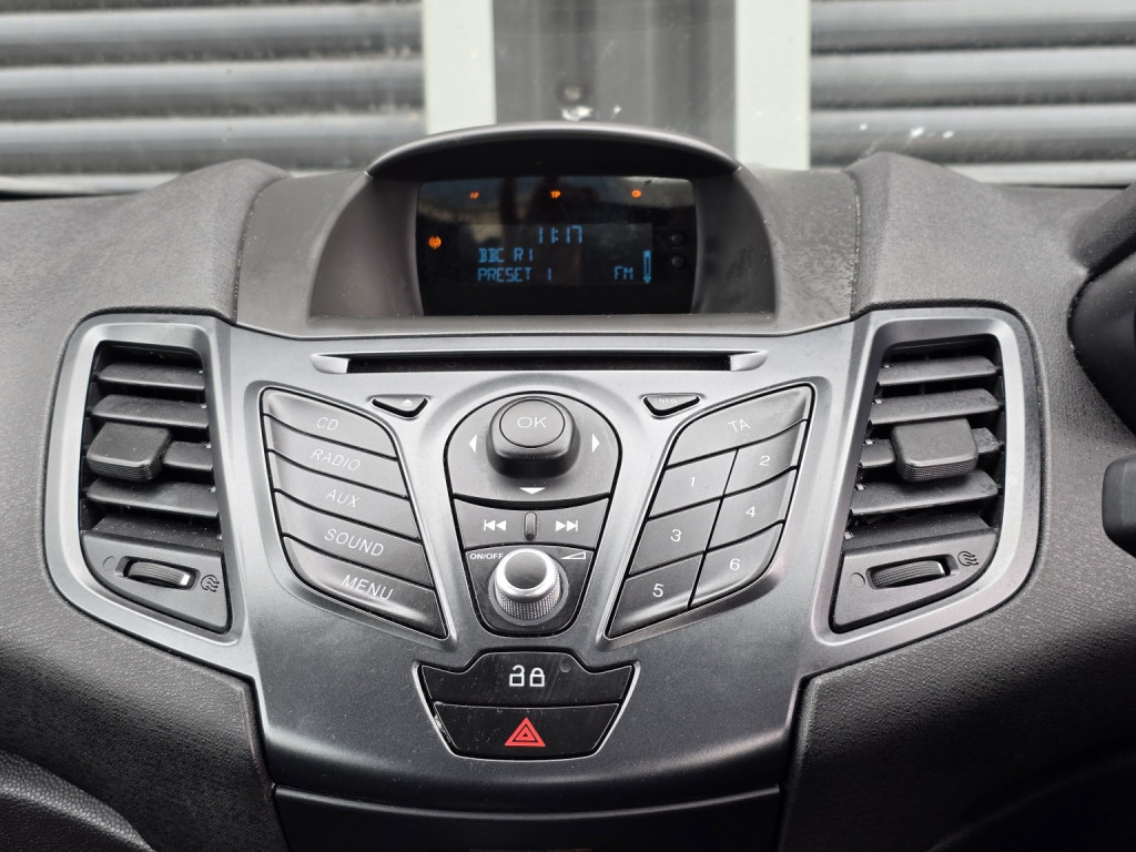Ford Fiesta - Image 13