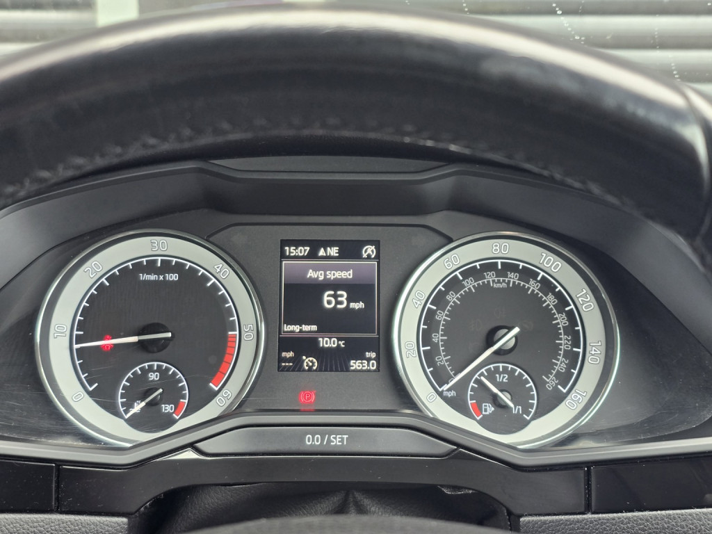 Skoda Superb - Image 12