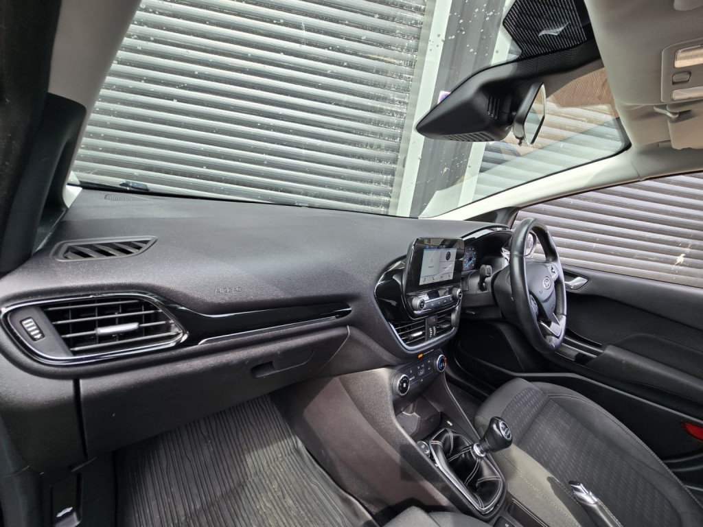 Ford Fiesta - Image 14