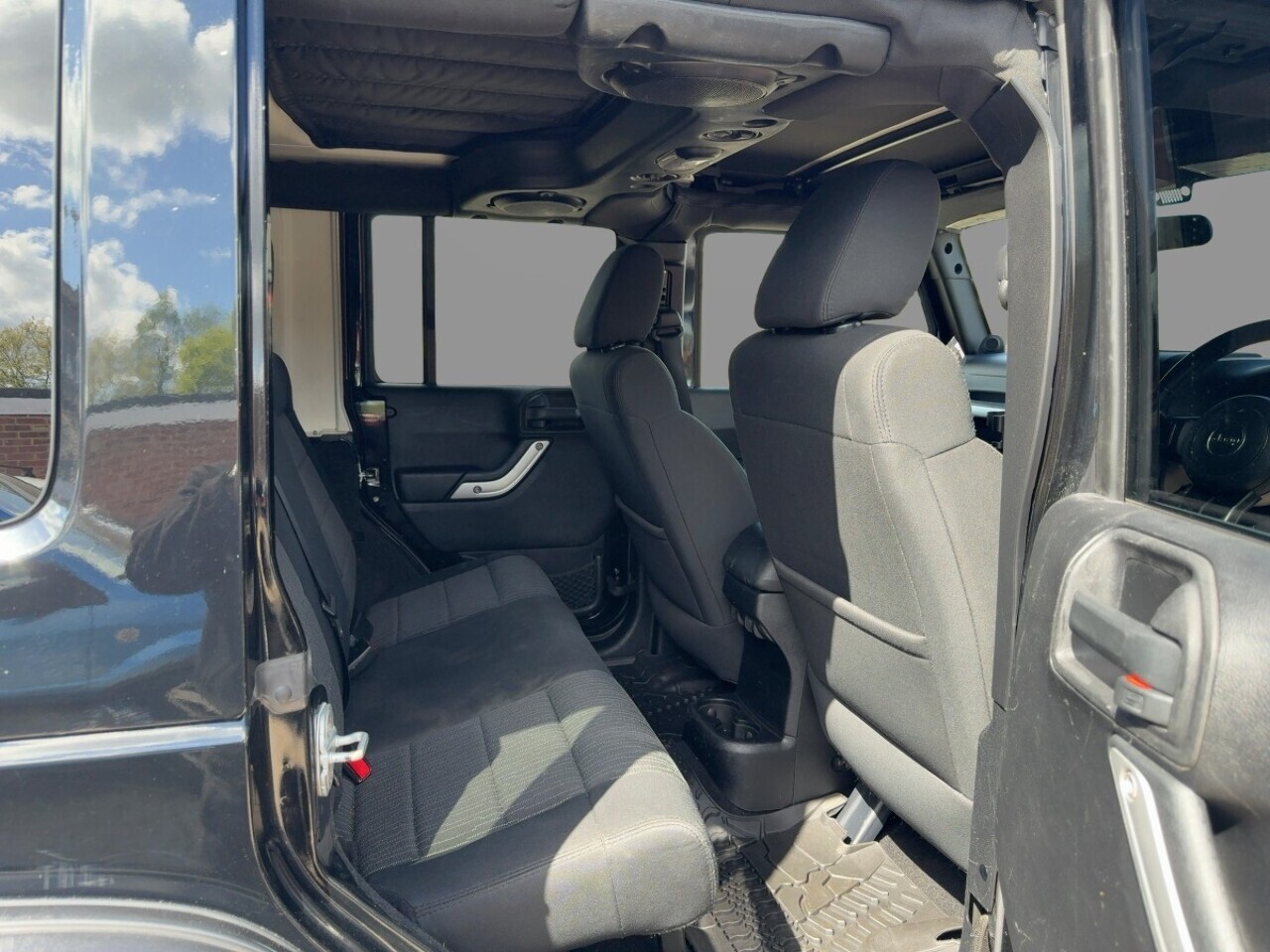 Jeep Wrangler V6 Sahara Unlimited - Image 12