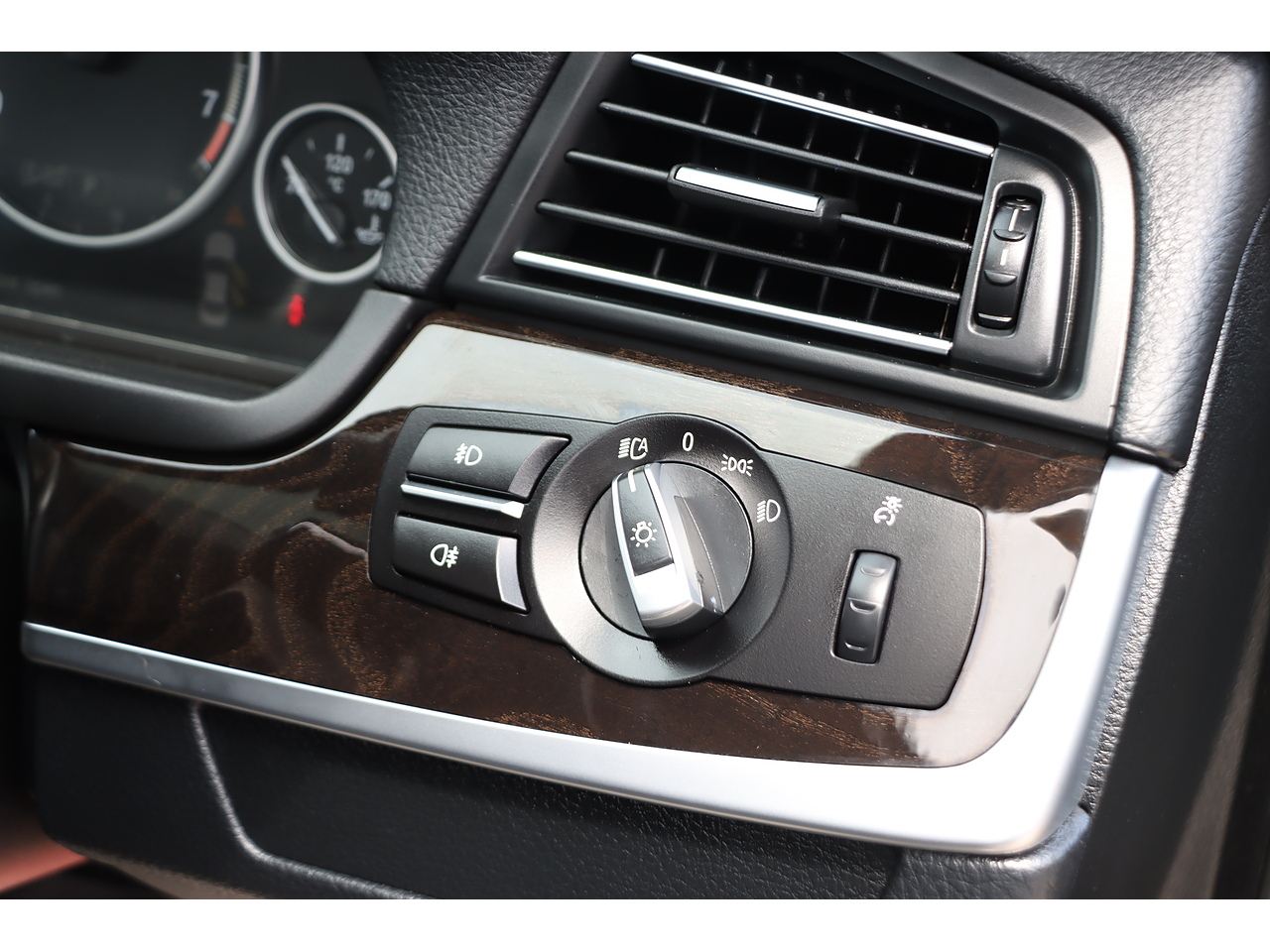 Bmw 5 Series 520I Se - Image 17