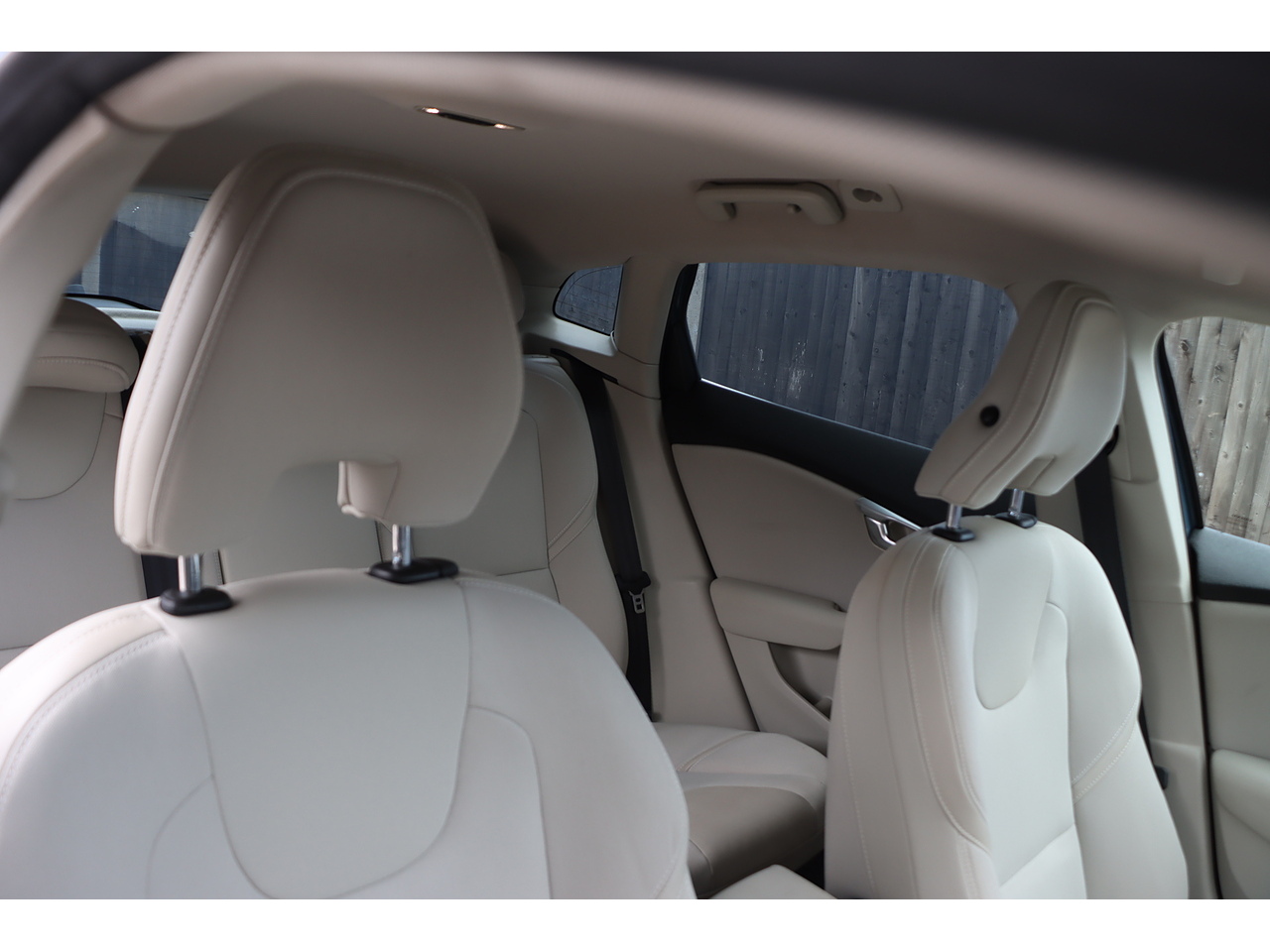 Volvo V40 T4 Se - Image 16