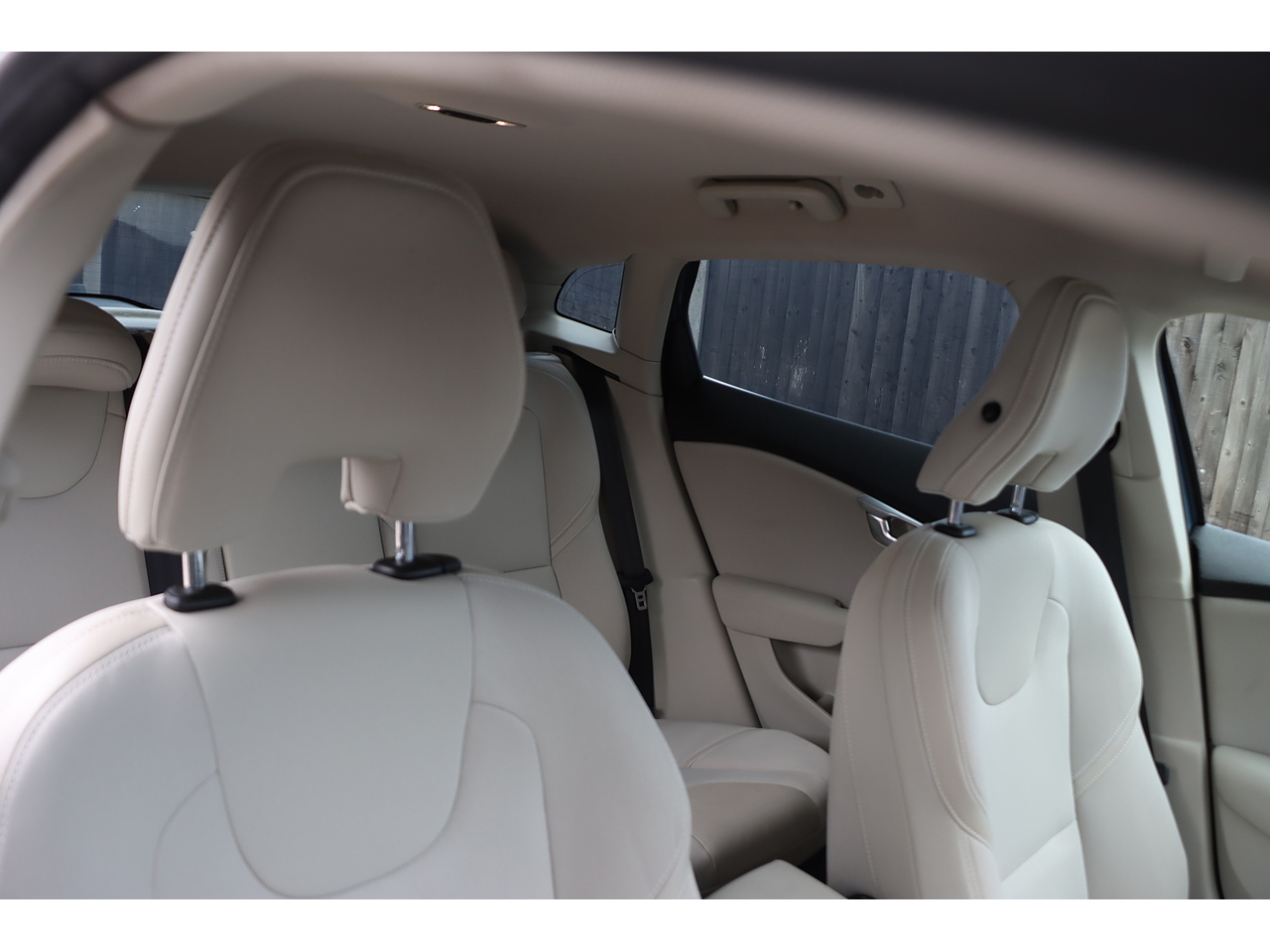 Volvo V40 T4 Se - Image 17