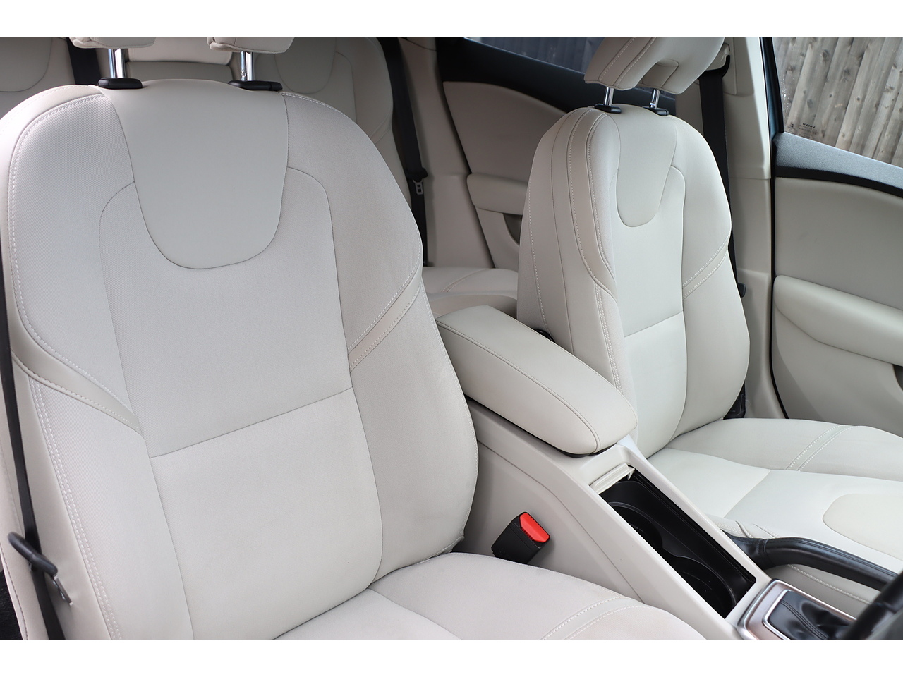 Volvo V40 T4 Se - Image 18
