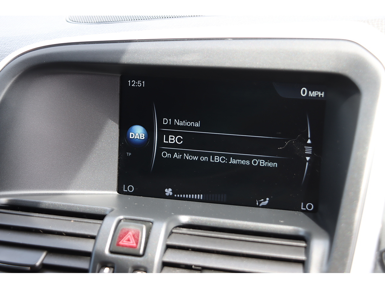 Volvo Xc60 D5 R Design Nav - Image 9