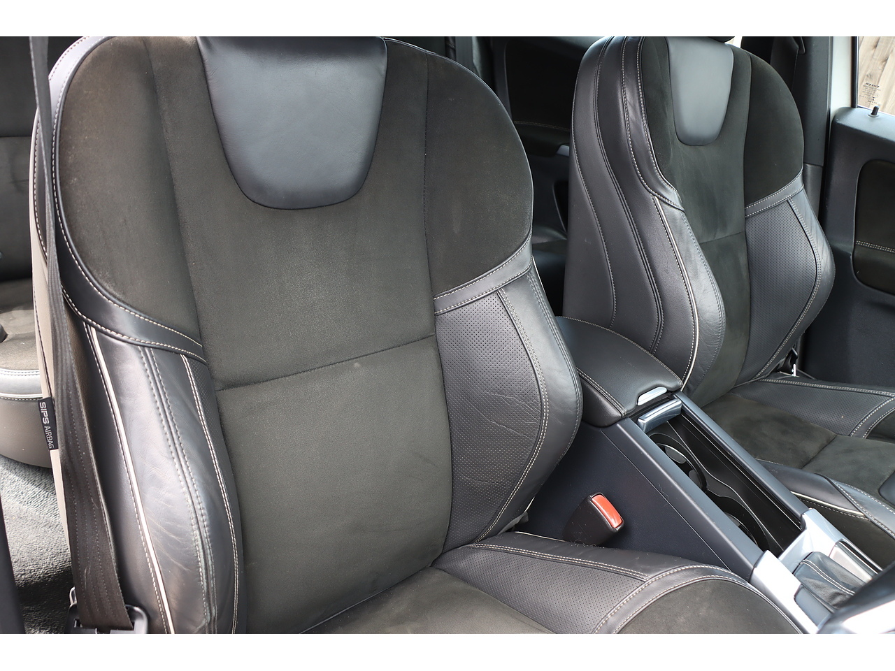 Volvo Xc60 D5 R Design Nav - Image 18