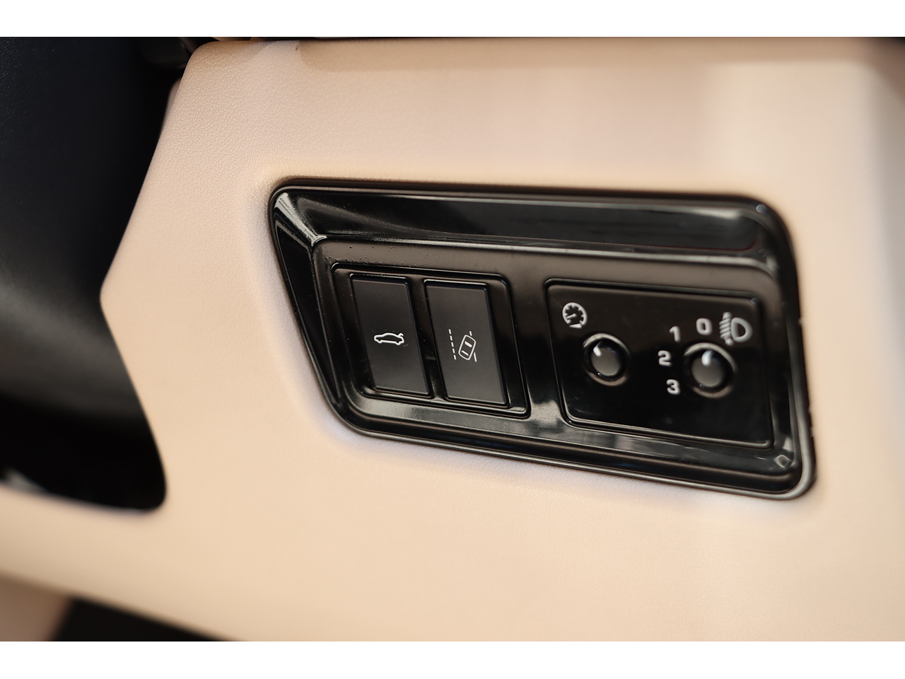 Jaguar Xe Gtdi Prestige - Image 15