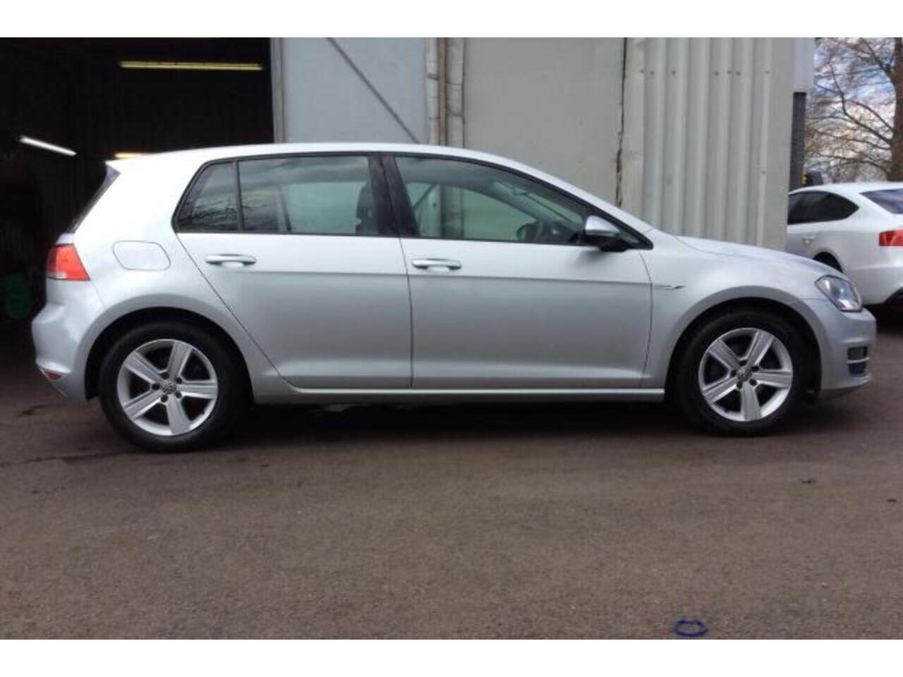 Volkswagen Golf Tsi Match Edition Bluemotion - Image 9