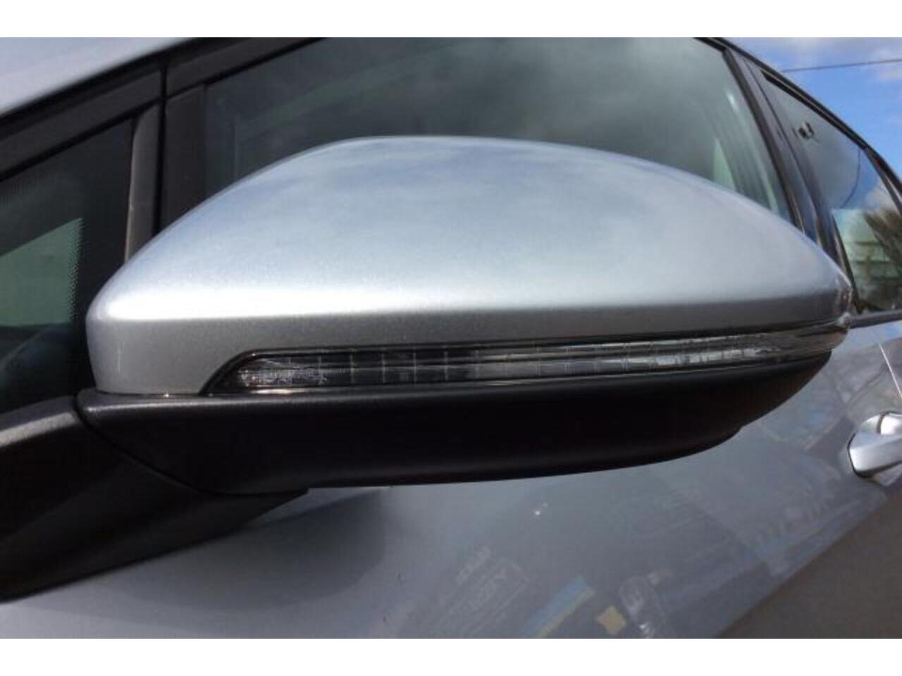 Volkswagen Golf Tsi Match Edition Bluemotion - Image 10