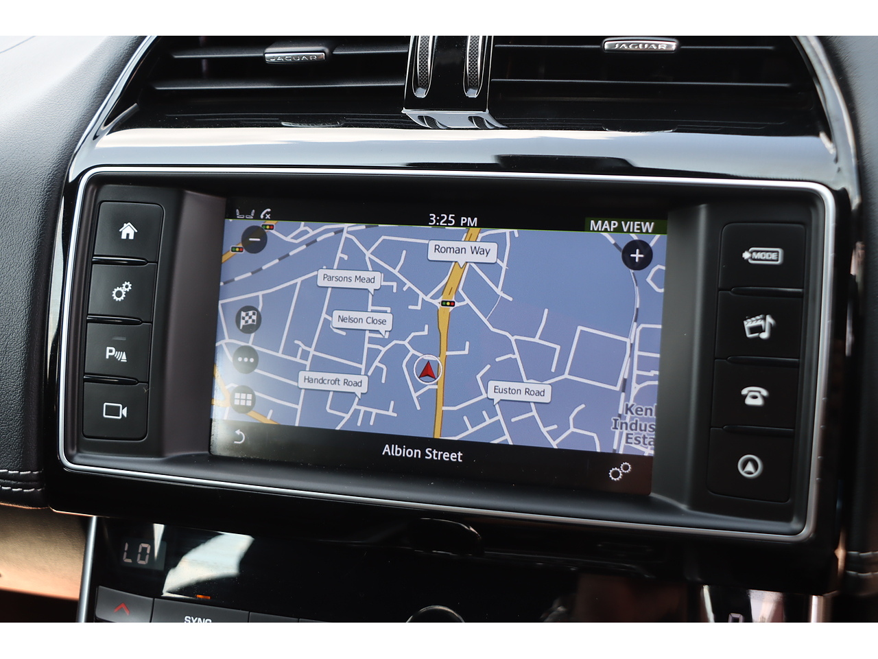 Jaguar Xe D R Sport - Image 5