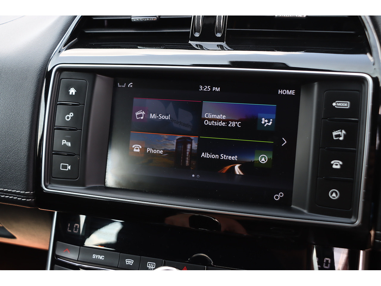 Jaguar Xe D R Sport - Image 8