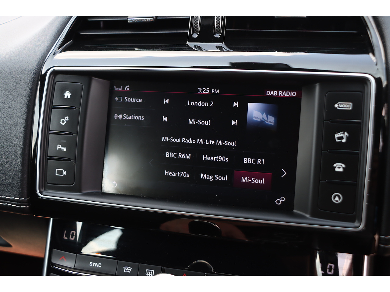 Jaguar Xe D R Sport - Image 10