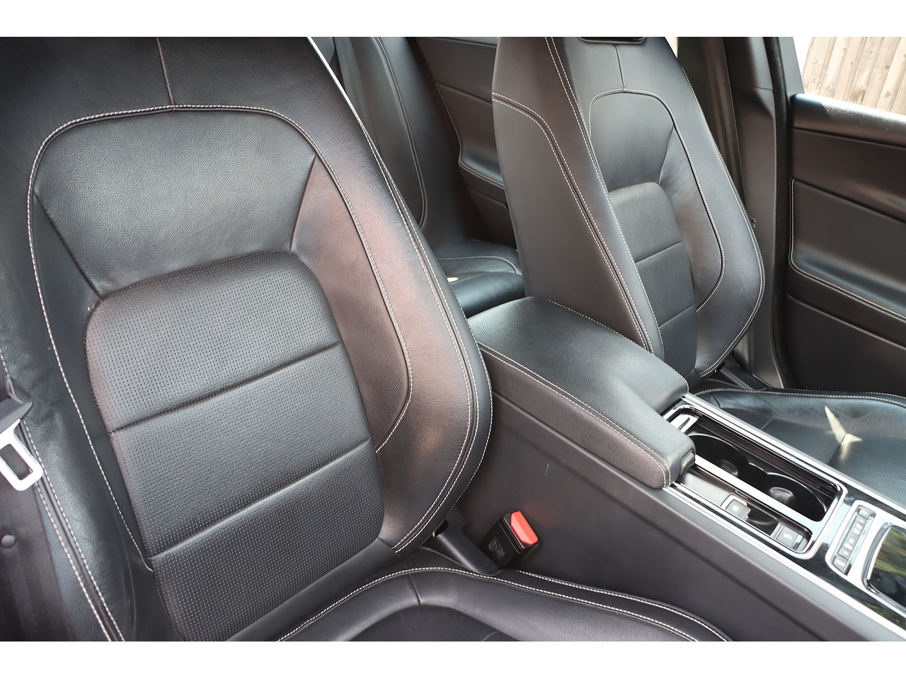 Jaguar Xe D R Sport - Image 20