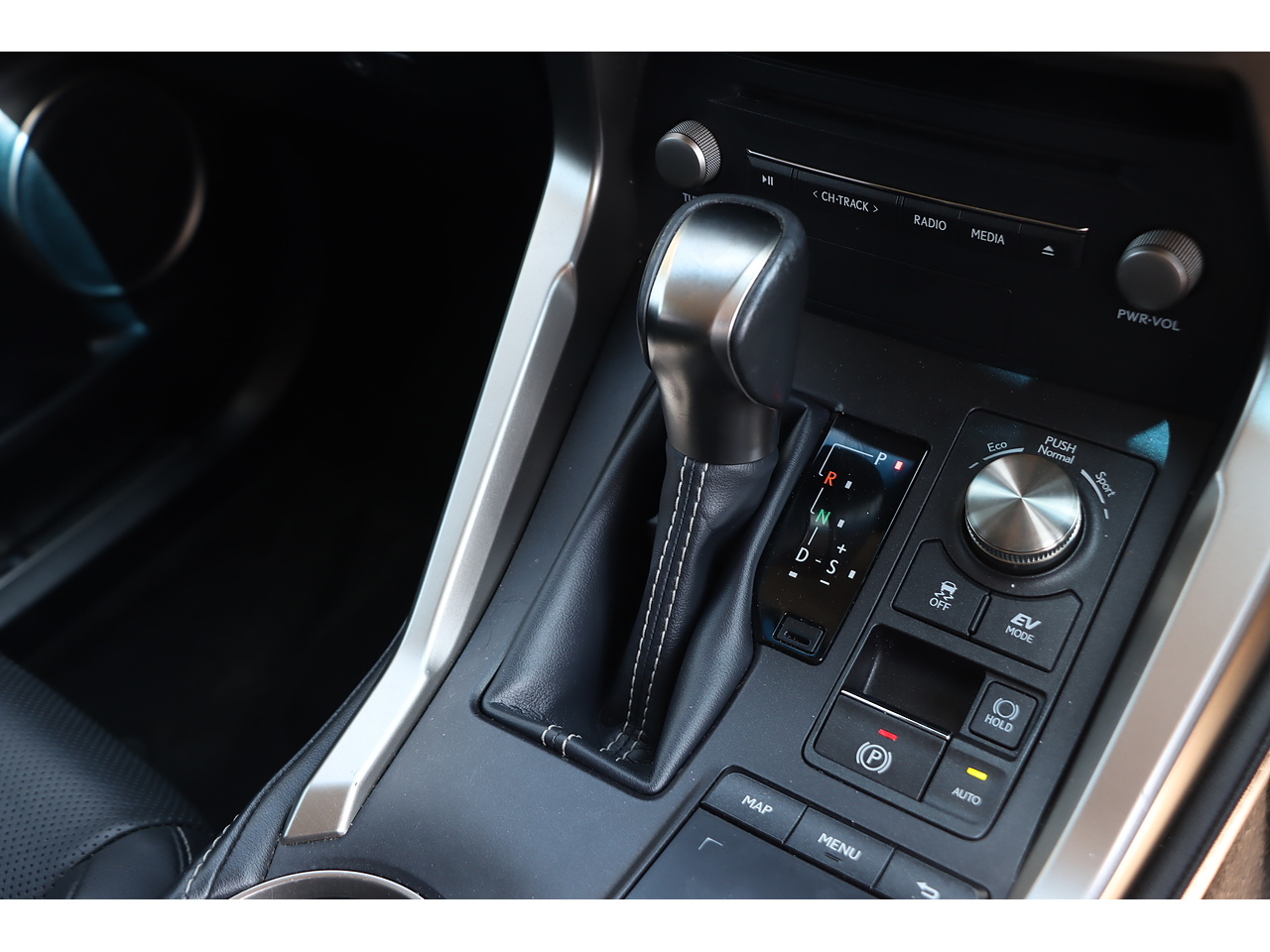 Lexus Nx 300H Luxury - Image 18