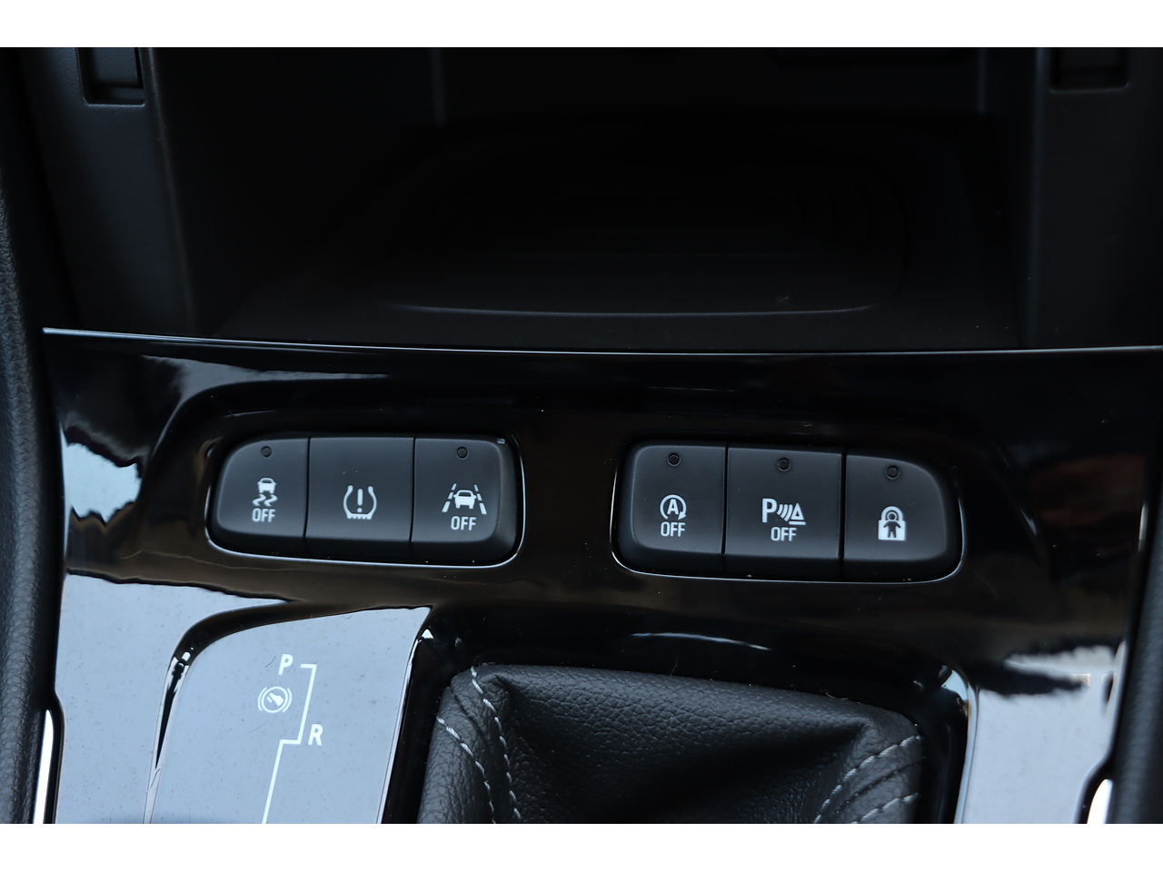 Vauxhall Grandland X Turbo Sport Nav - Image 12