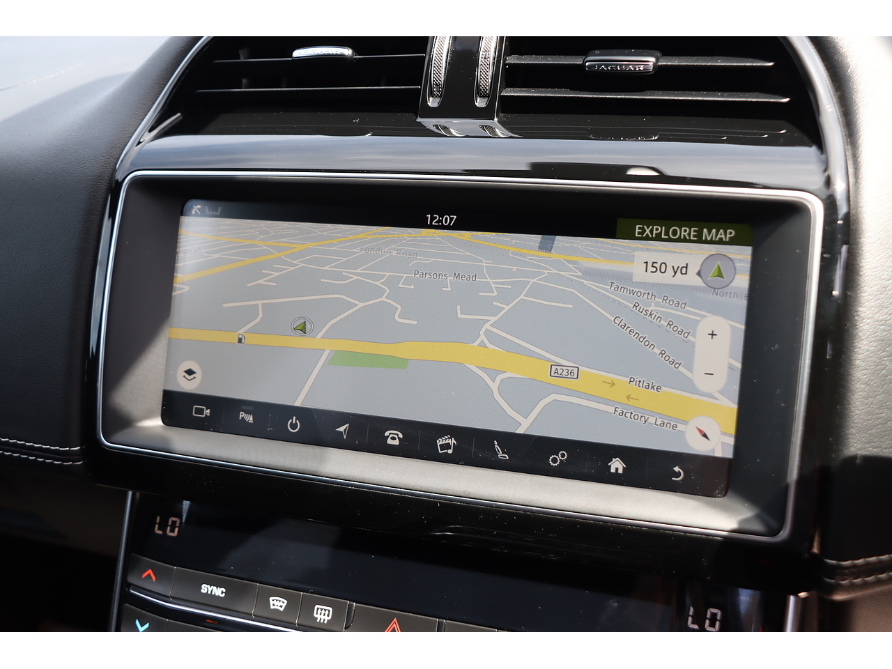 Jaguar Xe I R Sport - Image 7