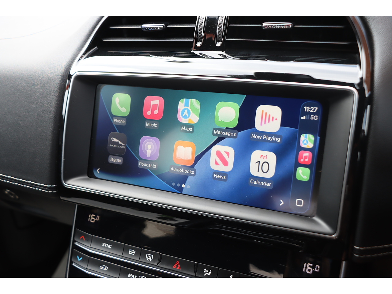 Jaguar Xe I R Sport - Image 9