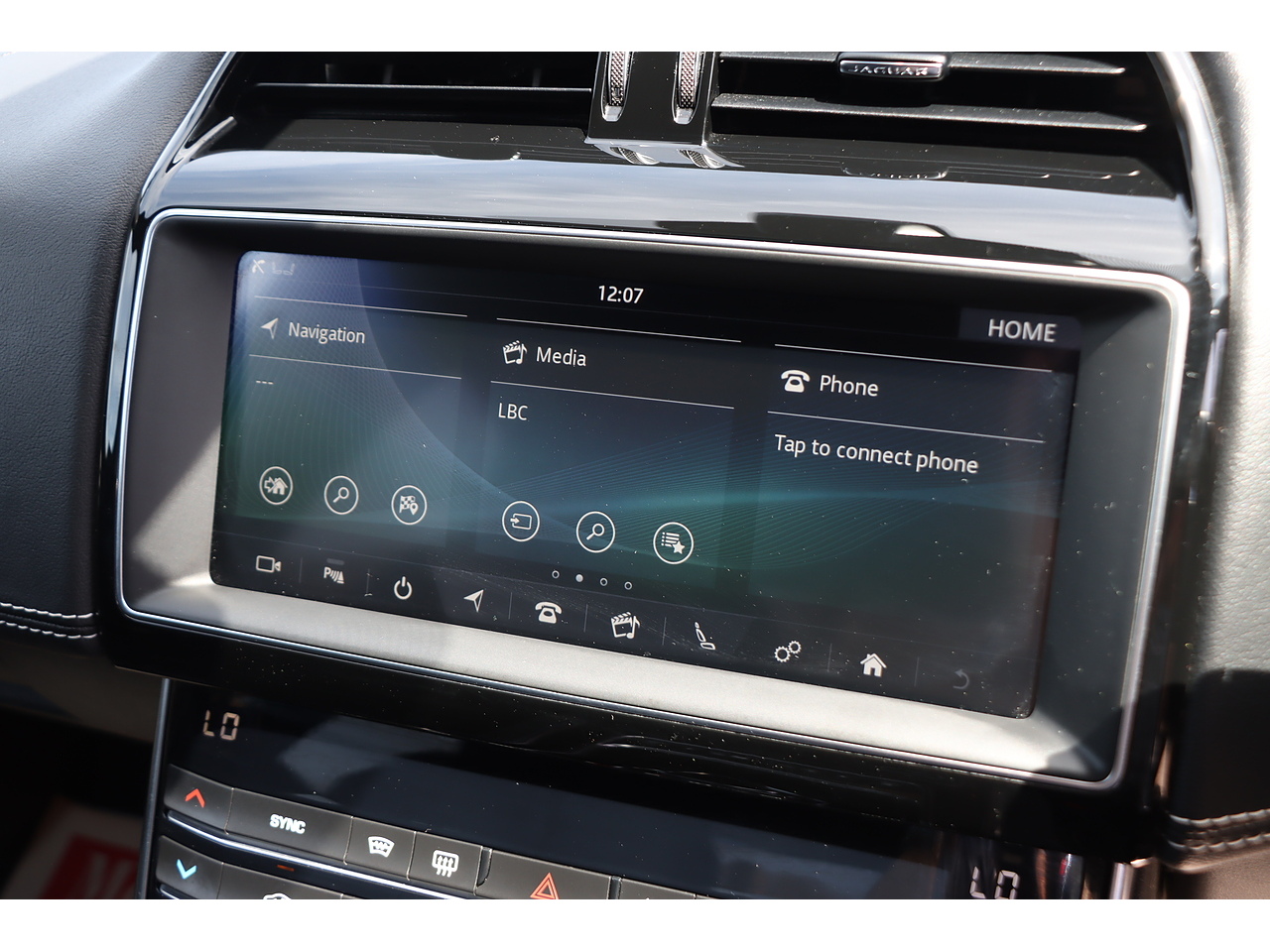 Jaguar Xe I R Sport - Image 12